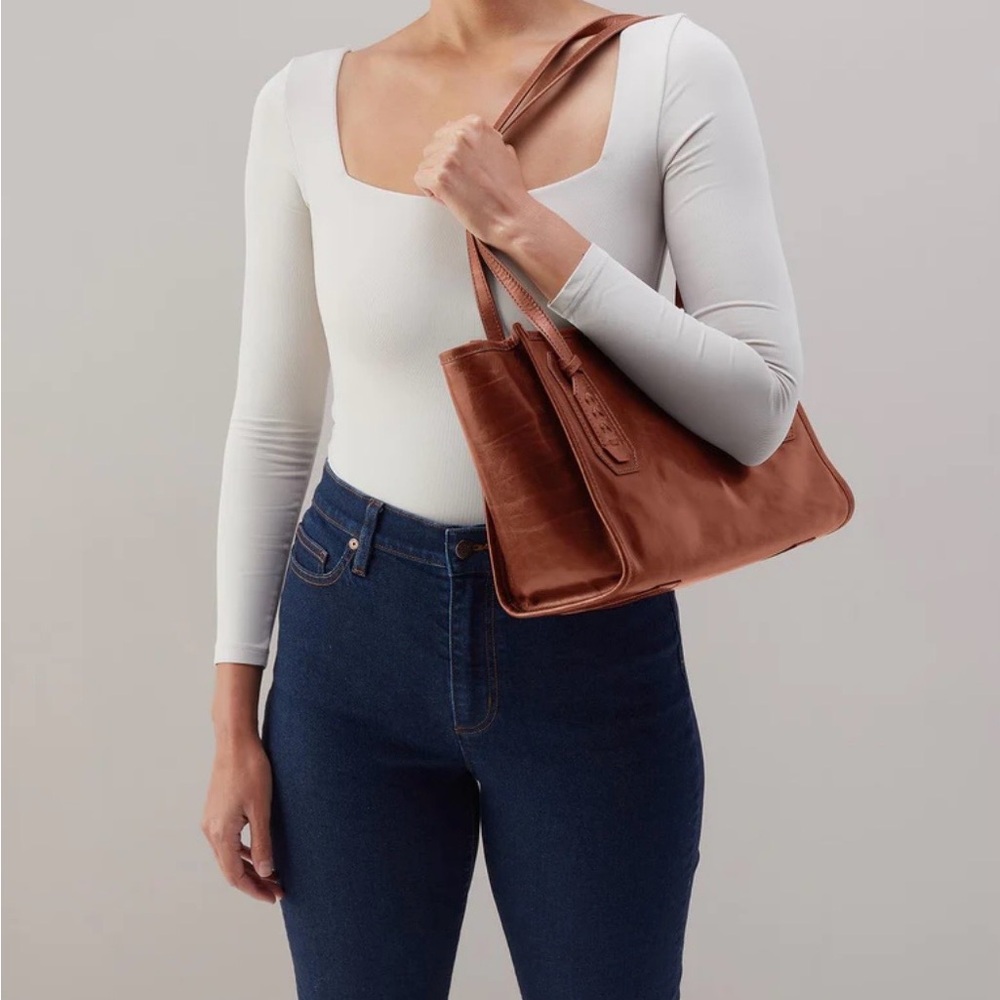 NWT HOBO Expedition Tote -Pecan Ridge. Beautifully crafted leather. - Picture 2 of 10